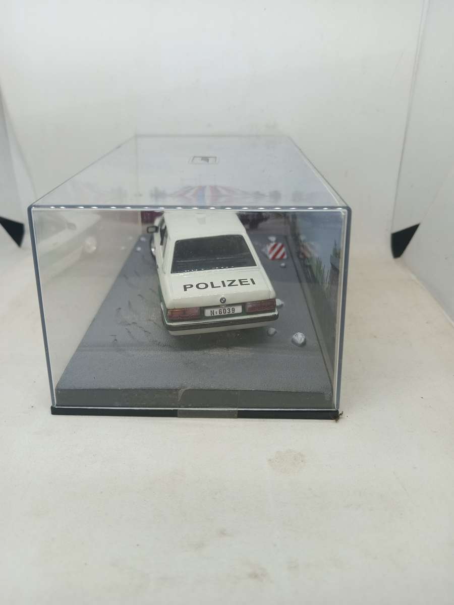 007 BMW 518 - Öctopussy - scale 1/43. Sealed. With Book