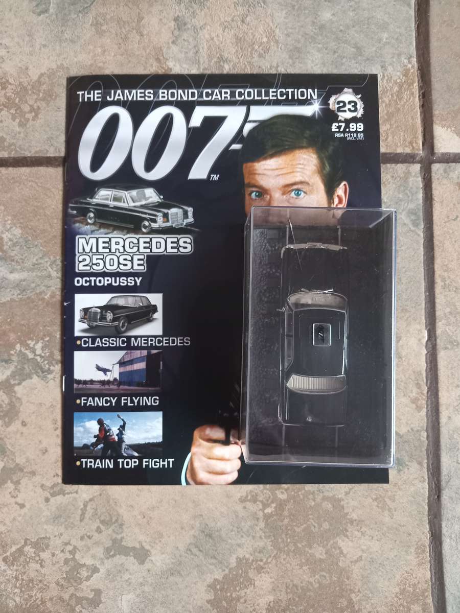 007 Mercedes Benz 250SE- Öctopussy - scale 1/43. Sealed. With Book