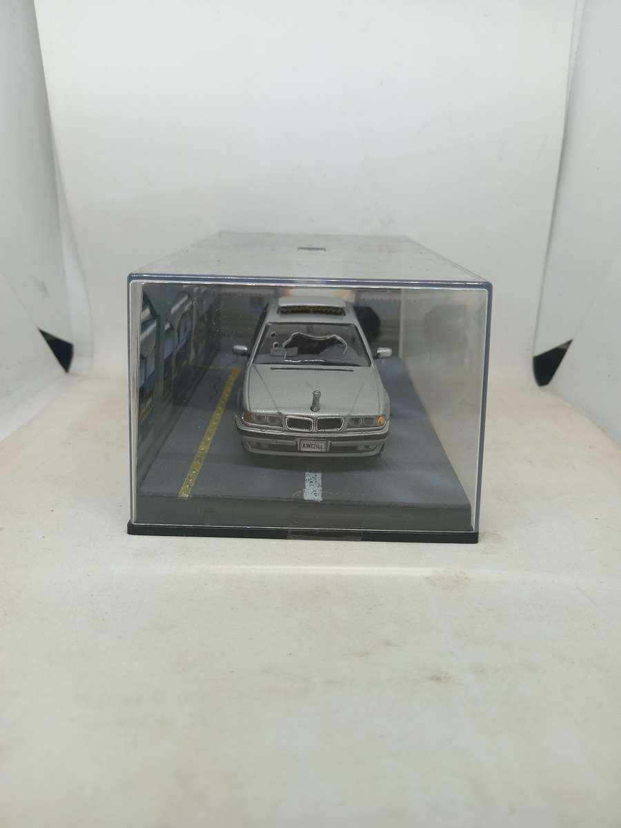 007 BMW 750IL - Tomorrow never Dies - scale 1/43. Sealed. With Book