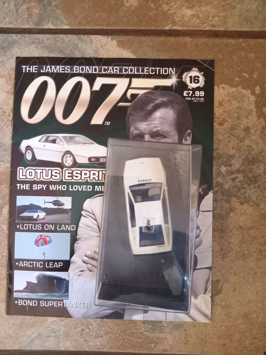 007 Lotus Esprit - The Spy who Loved Me - scale 1/43. Sealed. With Book