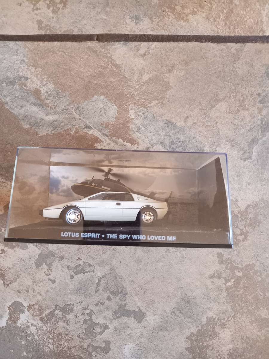 007 Lotus Esprit - The Spy who Loved Me - scale 1/43. Sealed. With Book