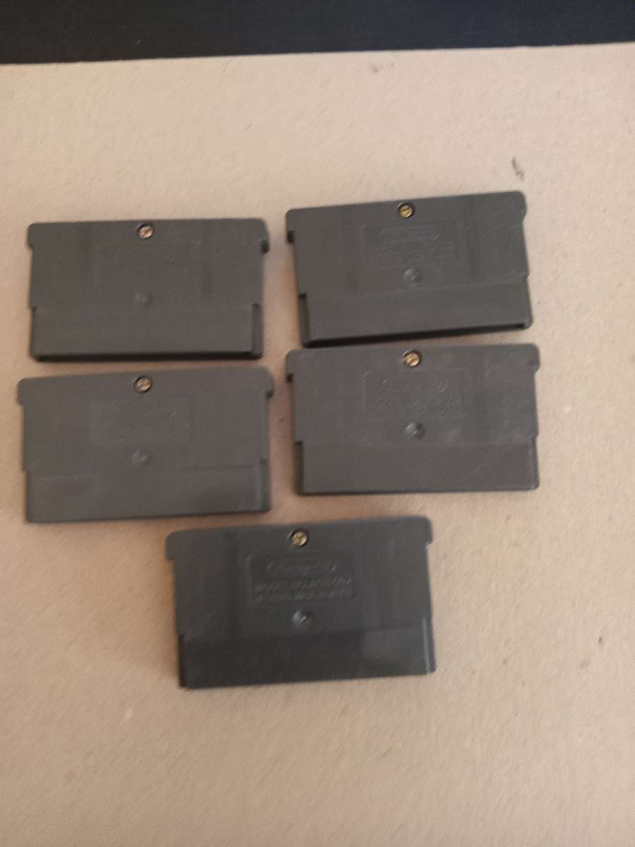 5 Sega Nintendo game Boy games. Untested. Bid is on lot.