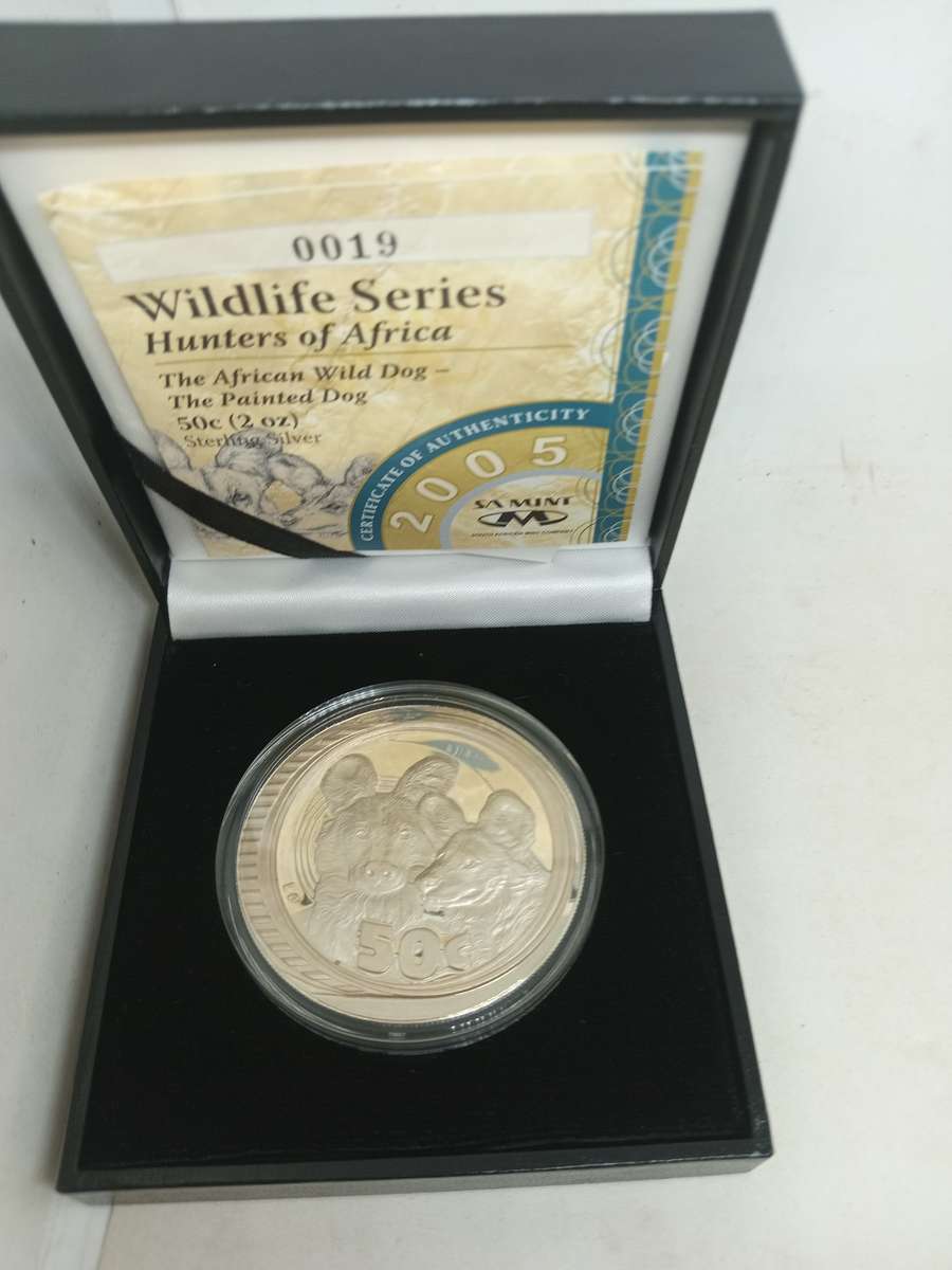 2 Oz Wildlife Series Hunter of Africa Wild Dogs sterling Silver 50c