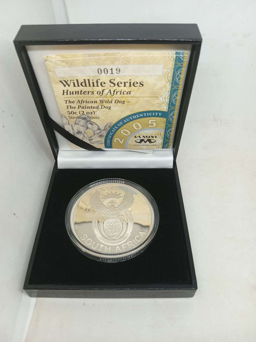 2 Oz Wildlife Series Hunter of Africa Wild Dogs sterling Silver 50c