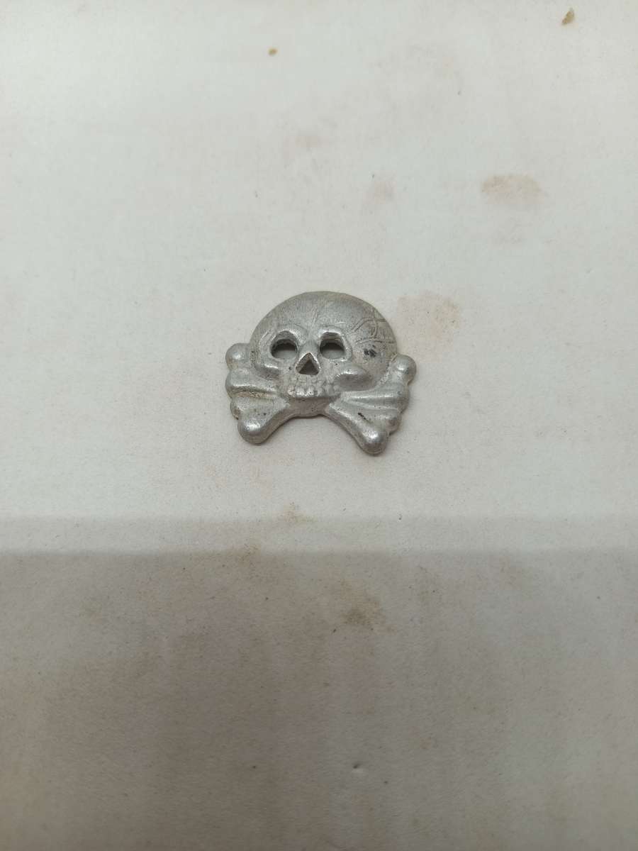 WW2 German SS Visor Panzer Collar Tab Skull. First Pattern