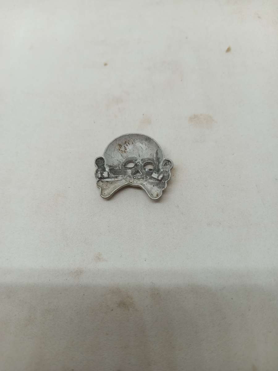 WW2 German SS Visor Panzer Collar Tab Skull. First Pattern