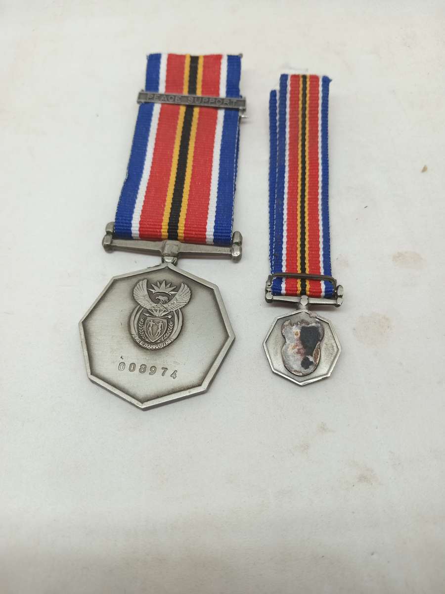 Tshumelo Ikatelaho Medal Full size with Miniature and Peace Support Bar