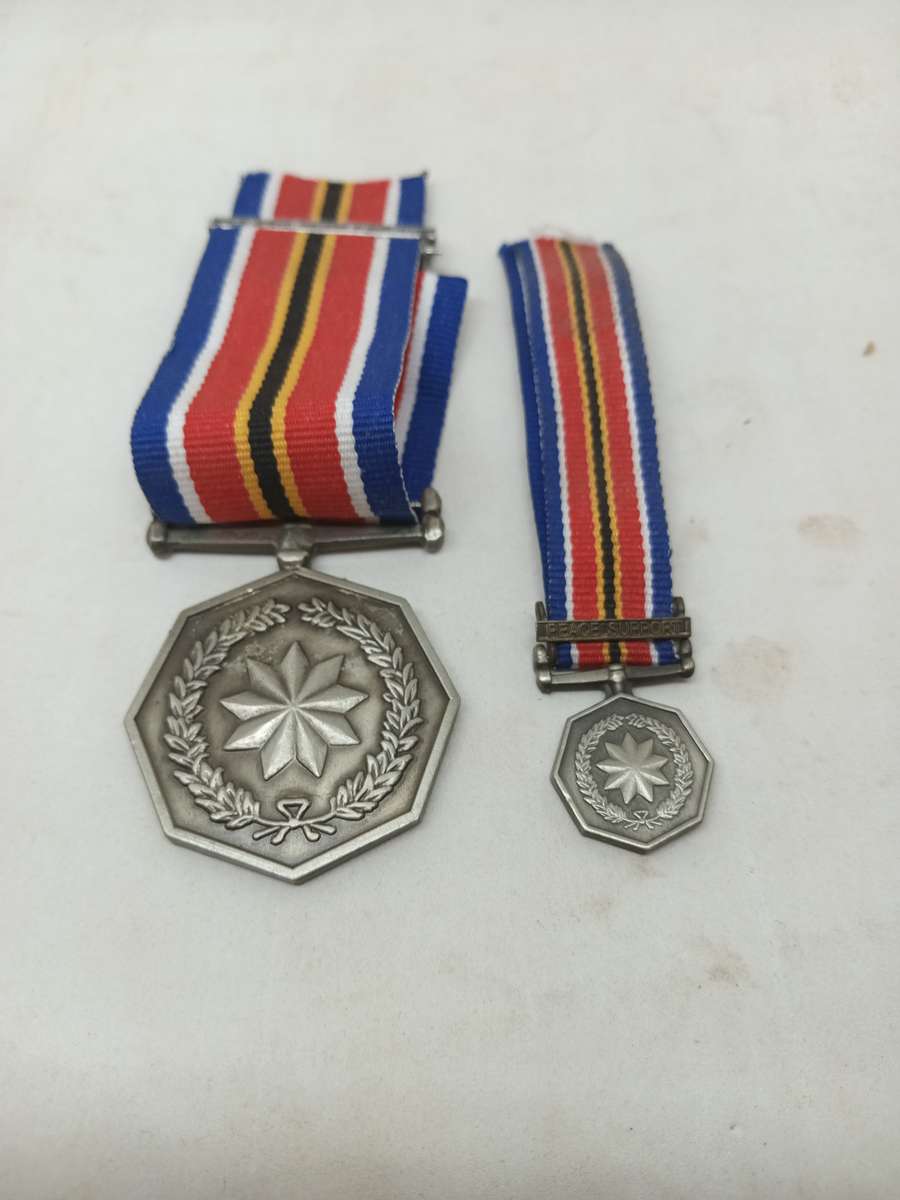 Tshumelo Ikatelaho Medal Full size with Miniature and Peace Support Bar