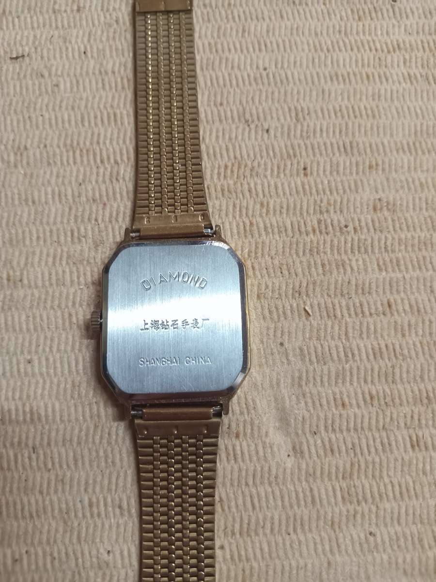 Diamond Mens Wrist Watch. Works 2 days and stop. Then start again