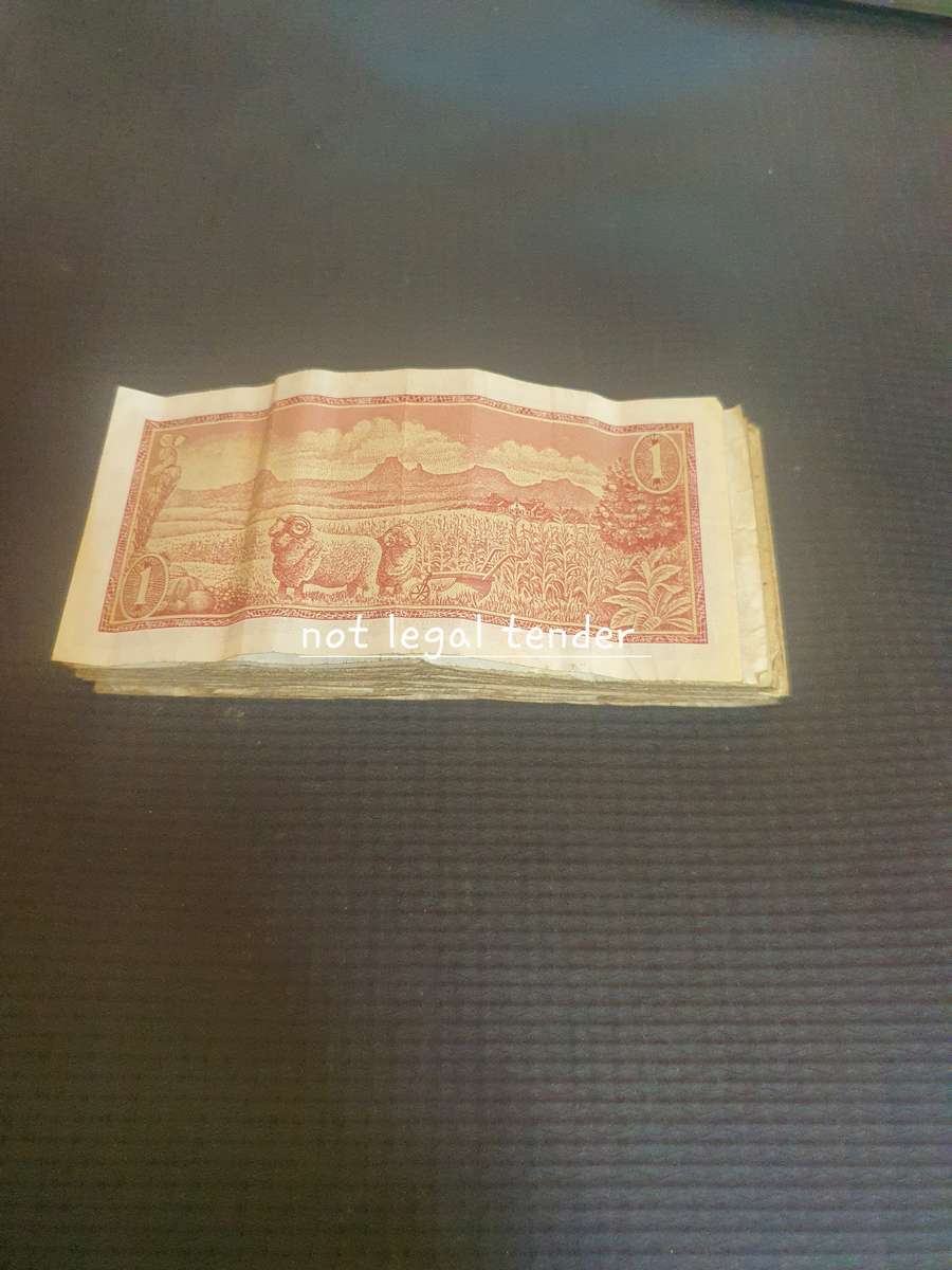 24 1975 TW de Jongh 3rd Issue One Rand Banknotes (B169).