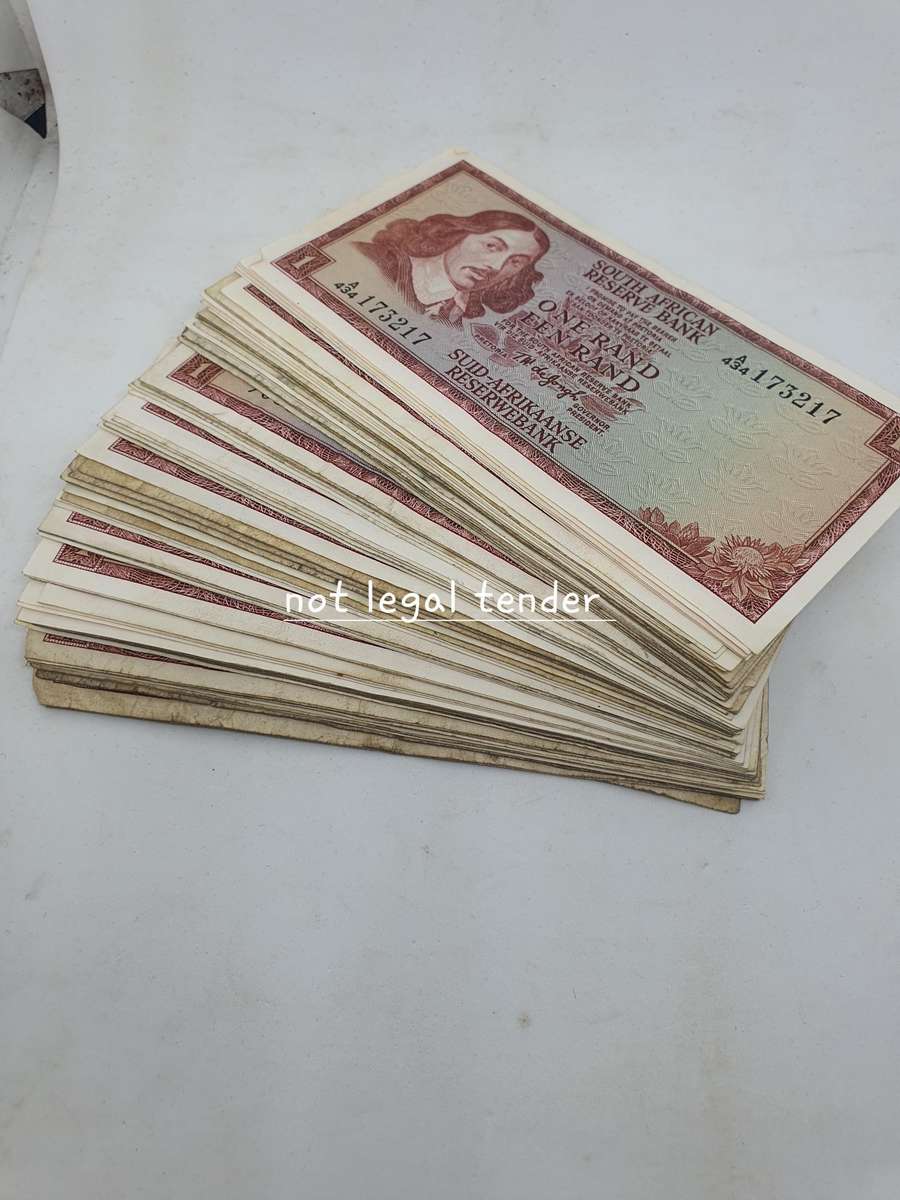 58  1967 TW de Jongh 1st issue Eng/Afr One Rand Banknote (A214). One bid takes all