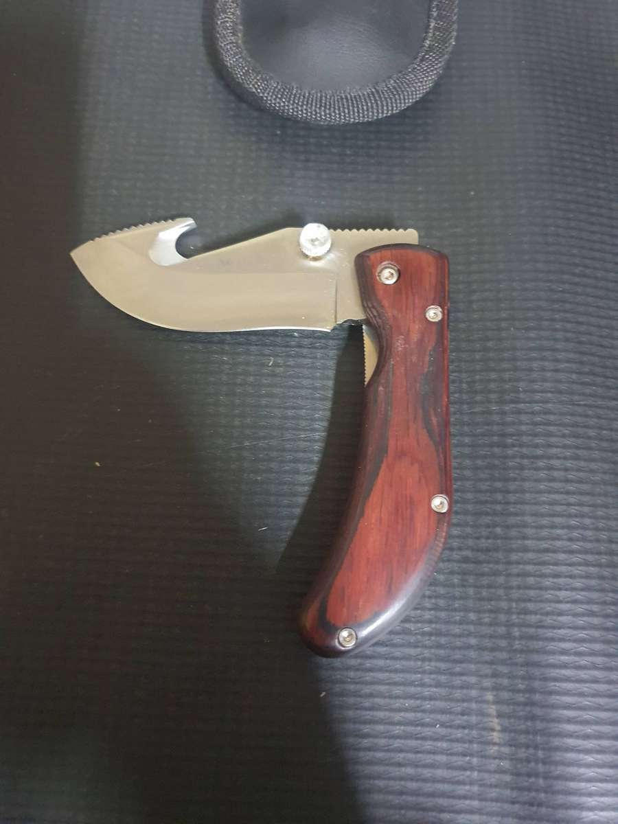 New Muela Spain 440 Pocket Knives.  Blade 9 cm