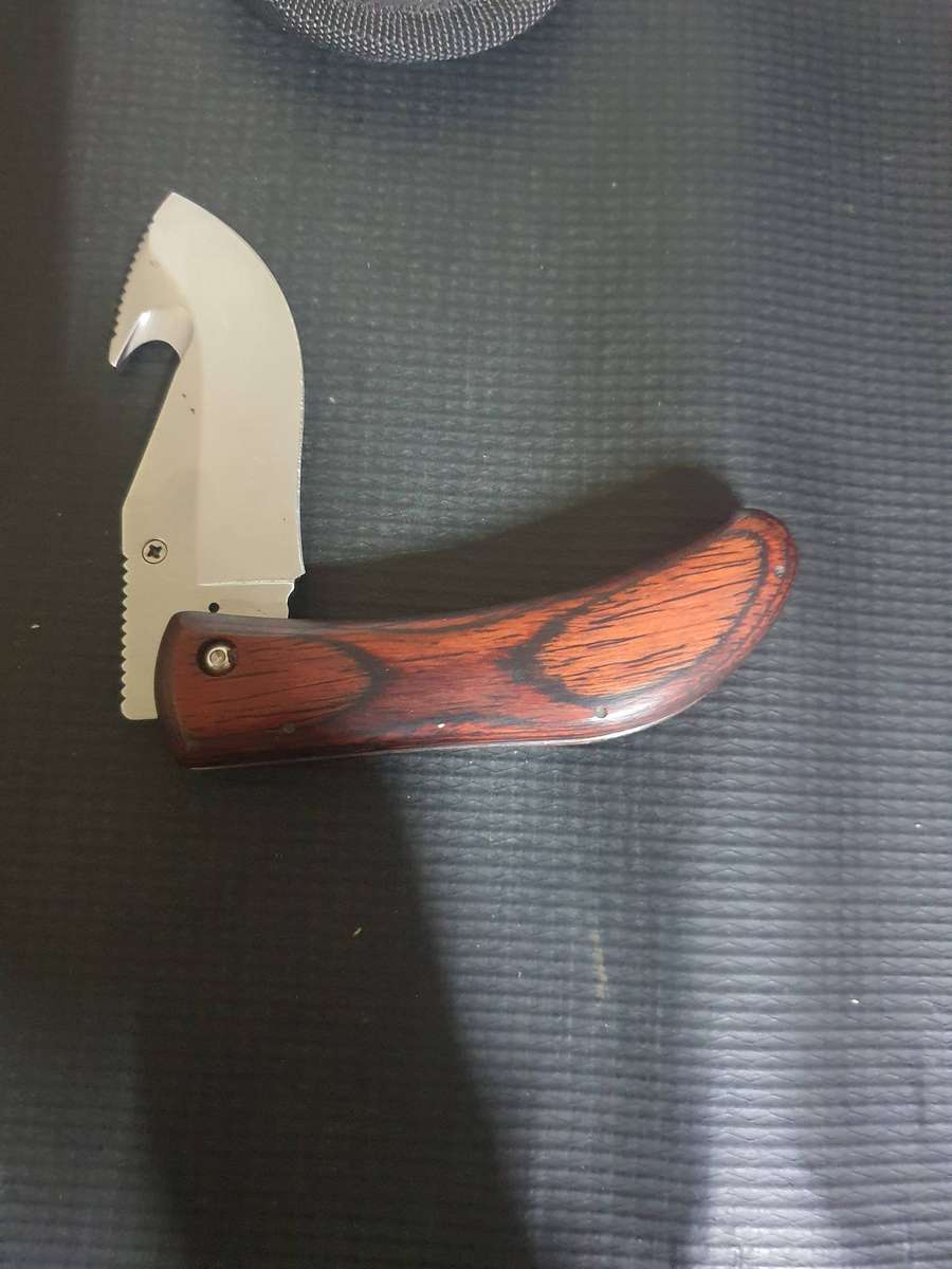 New Muela Spain 440 Pocket Knives.  Blade 9 cm