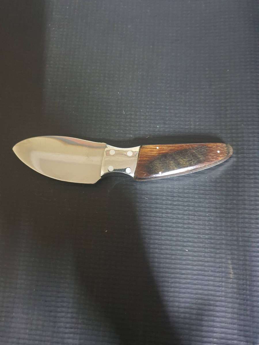 Brett Alberts Pocket Knives.  Blade 6 cm