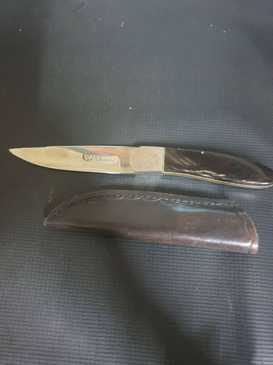 New Brett Alberts Pocket Knives.  Blade 13 cm