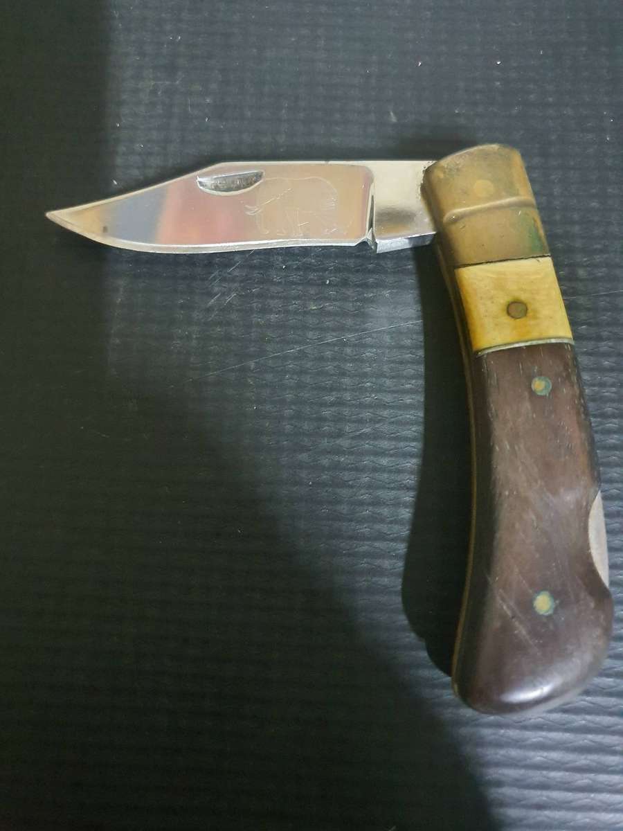 Johan Challenger Local Knife Guild Knife maker Pocket Knives.  Blade 7 cm