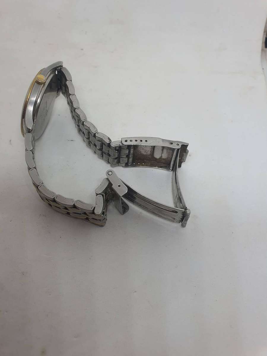 Citizen Day Sapphire WR 100 2051 Men's wrist watch. Spares or Restoration