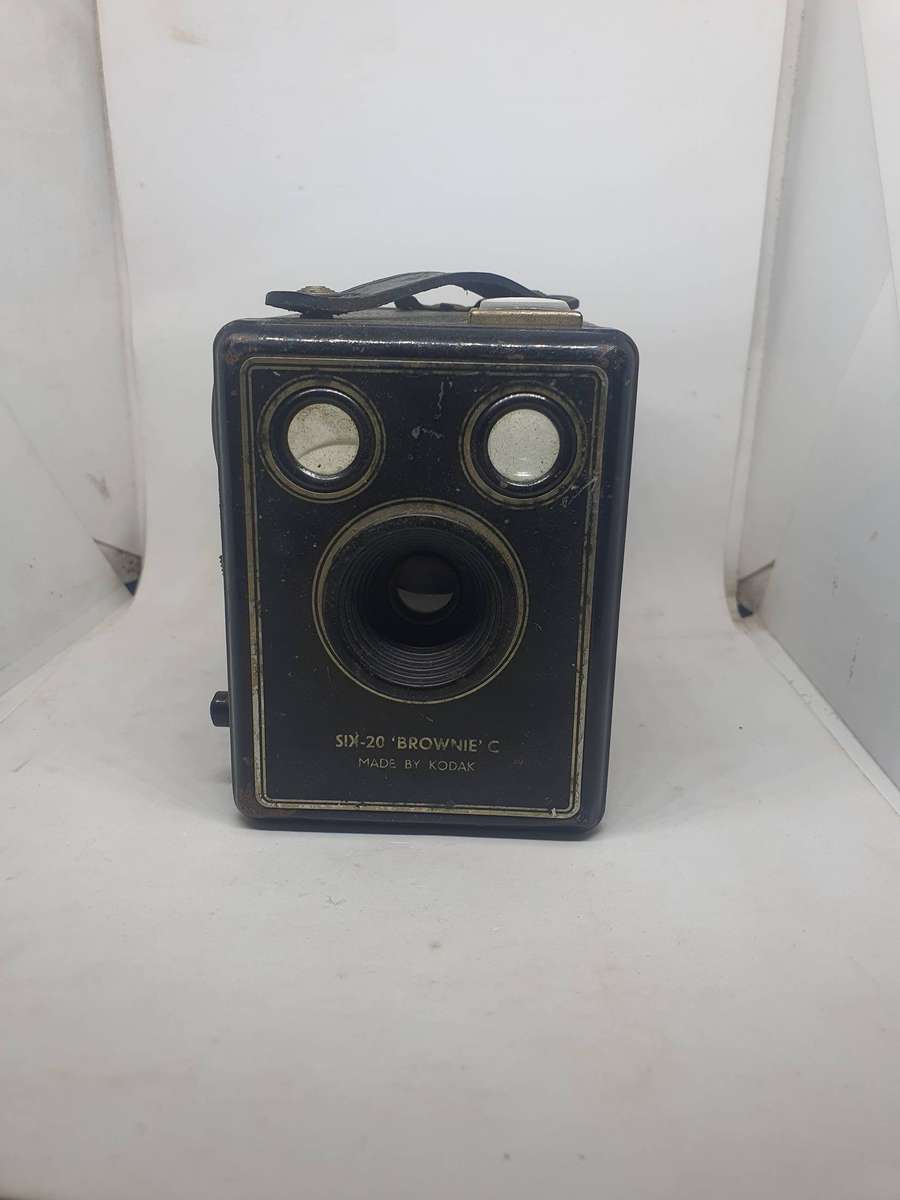 Six Twenty Kodak Brownie Box camera. Looks like it will work