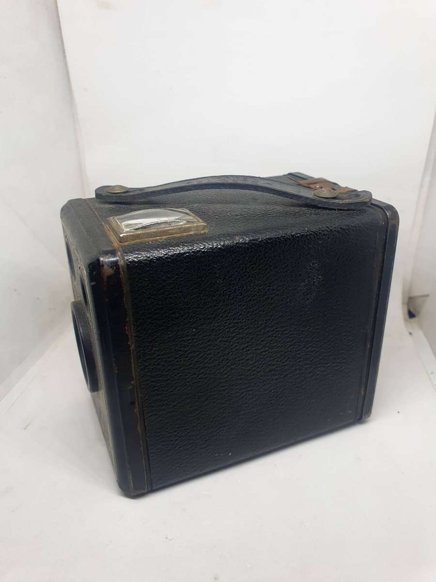 Six Twenty Kodak Brownie Box camera. Looks like it will work