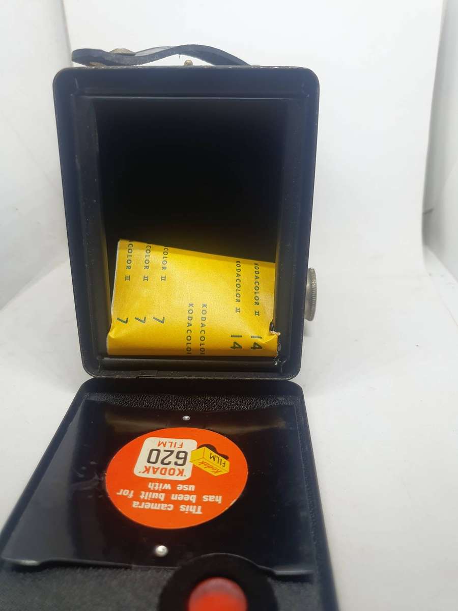 Six Twenty Kodak Brownie Box camera. Looks like it will work