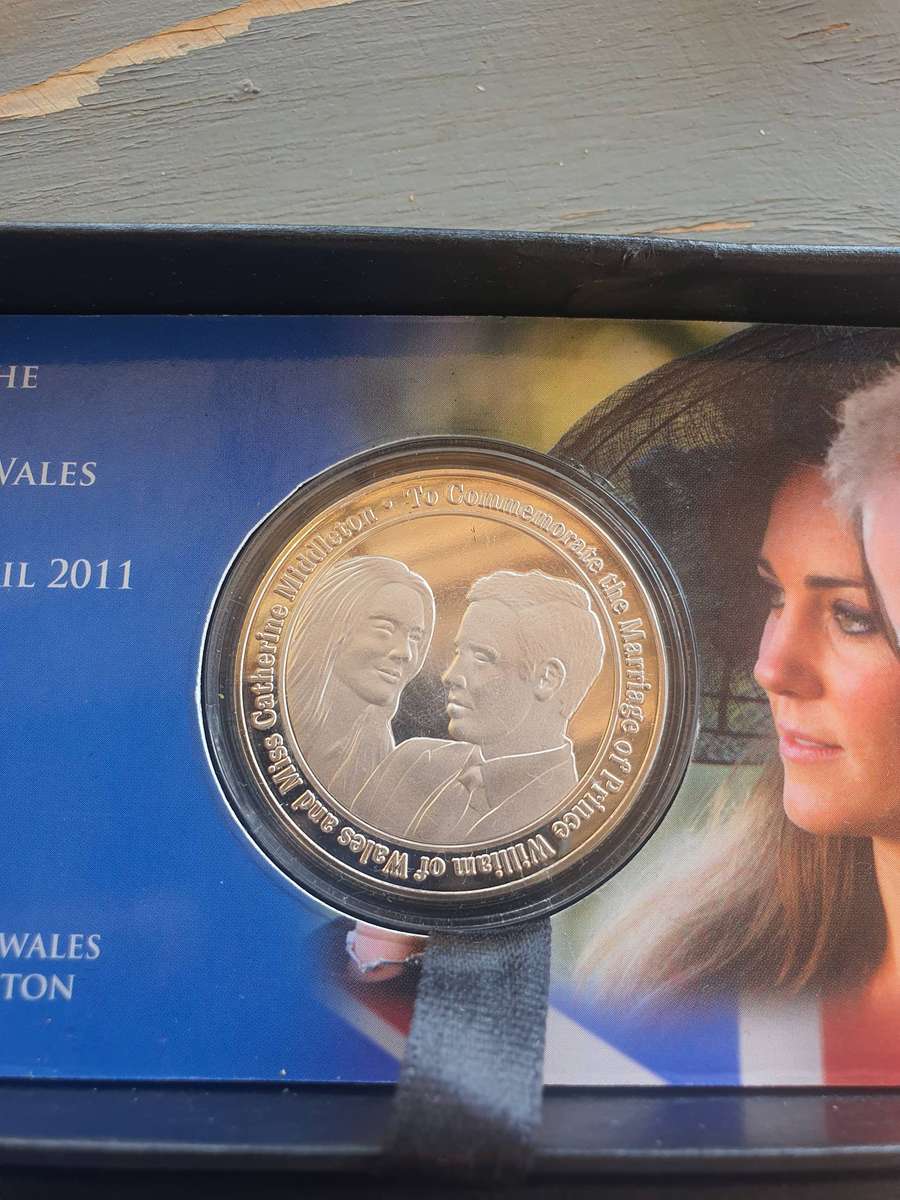 Prince William and Kate Silver Plated Medallion in Box