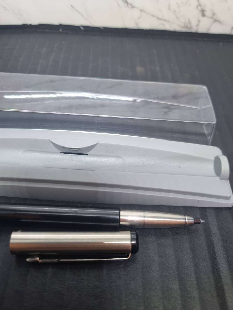 Parker Rollerball Black ink Medium Point.