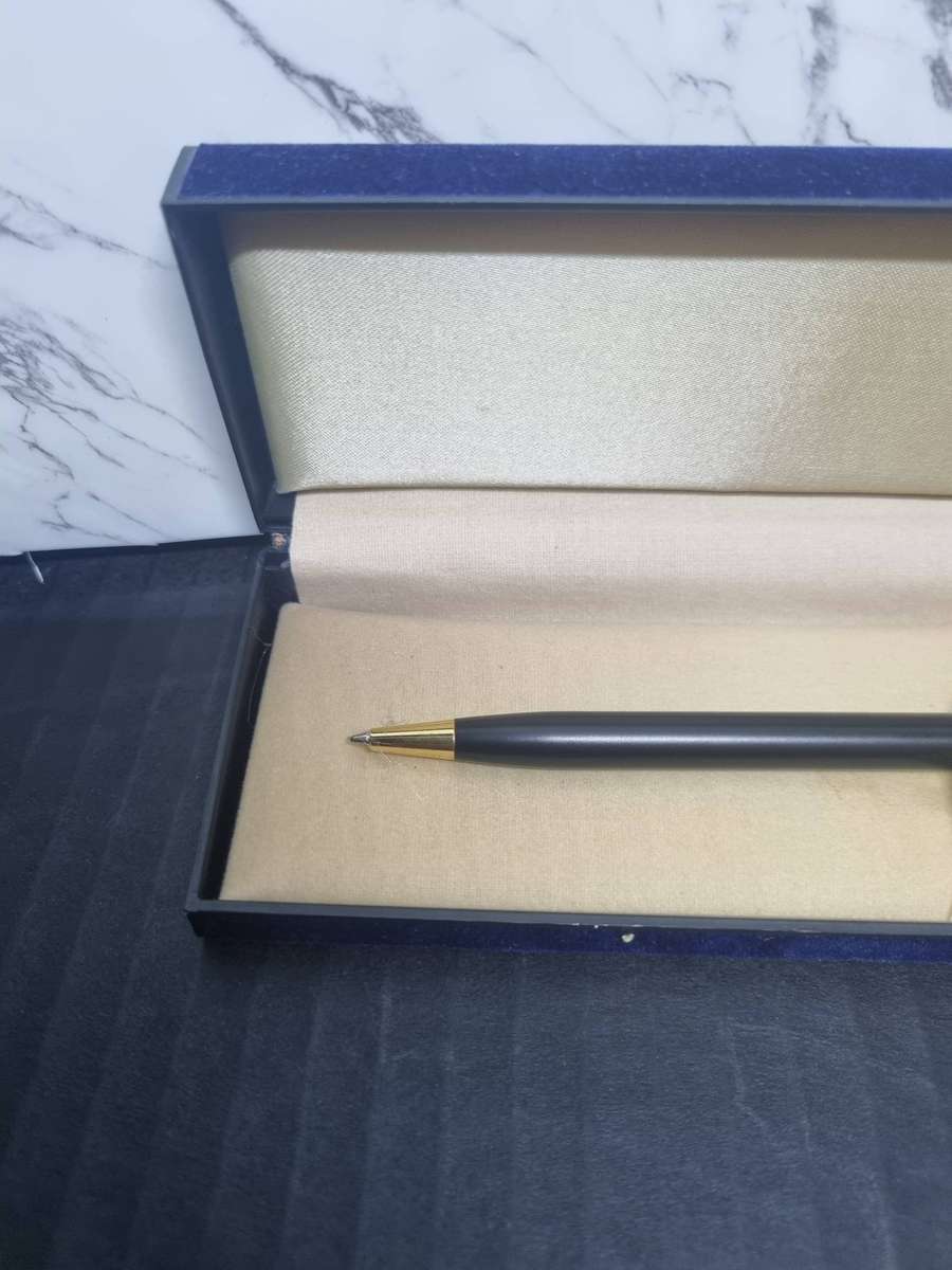 Looks Like Cross Pen