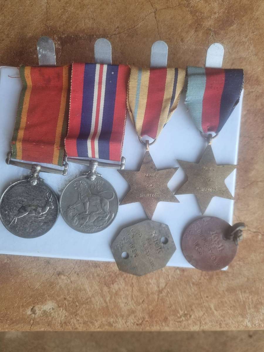 WW 2 MEDAL GROUP TO PTE DW DU PLOOY. WITH DOG TAGS.