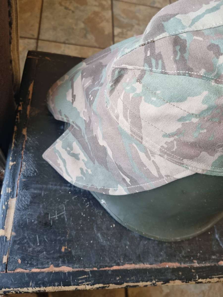 32 Battalion Winter Army Cap. Never seen one before.
