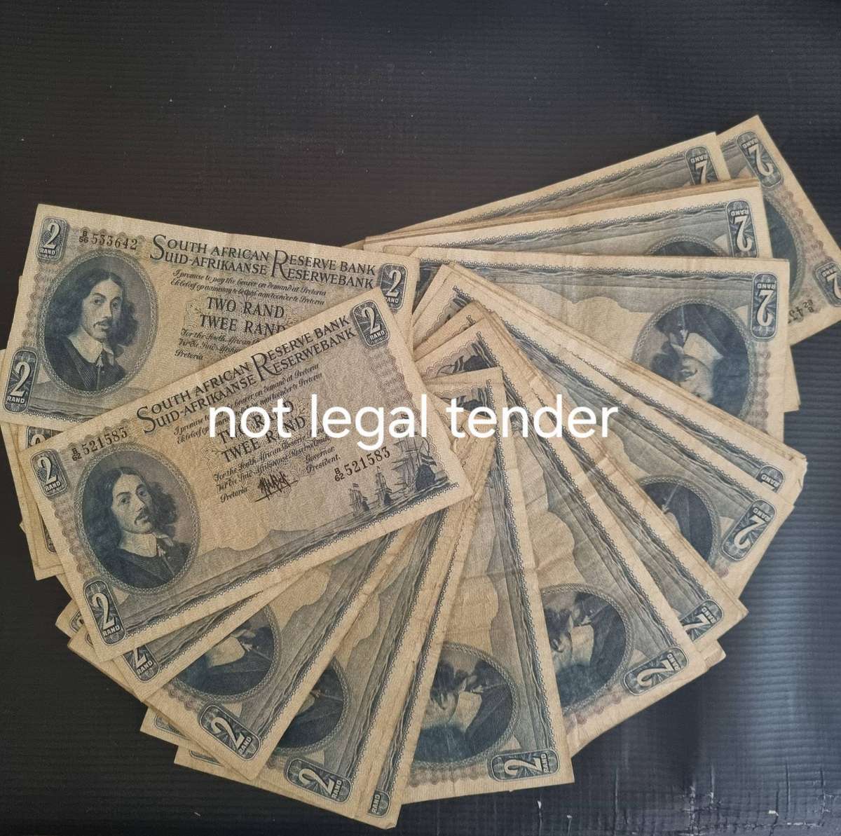 ( 44 )  1961 MH de Kock Two Rand Banknotes. VF+ condition