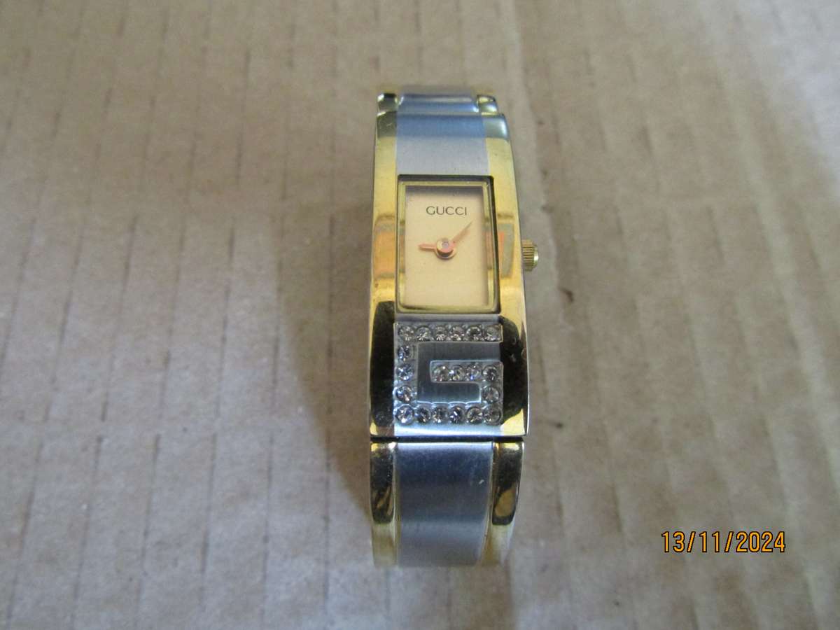 Gucci Women's Wrist Watch. New battery Works.