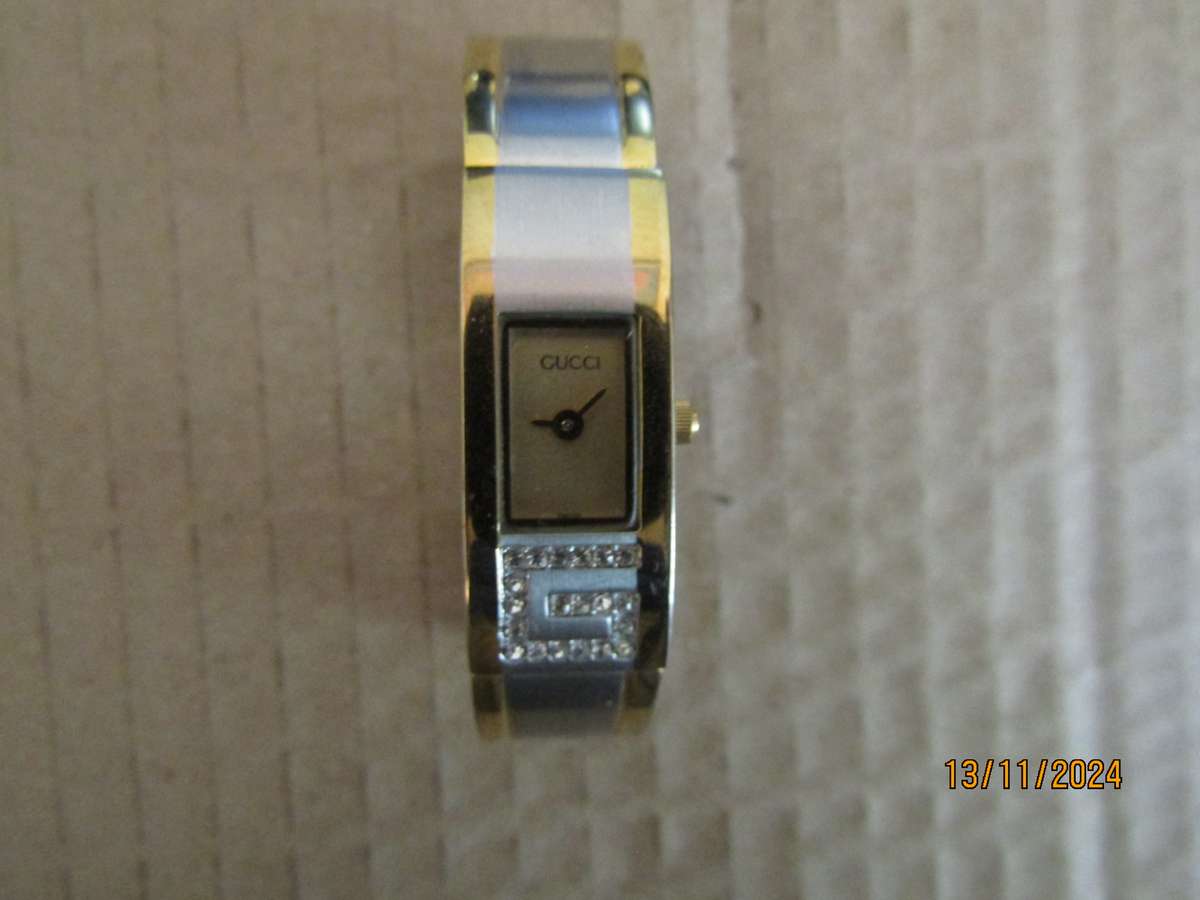 Gucci Women's Wrist Watch. New battery Works.