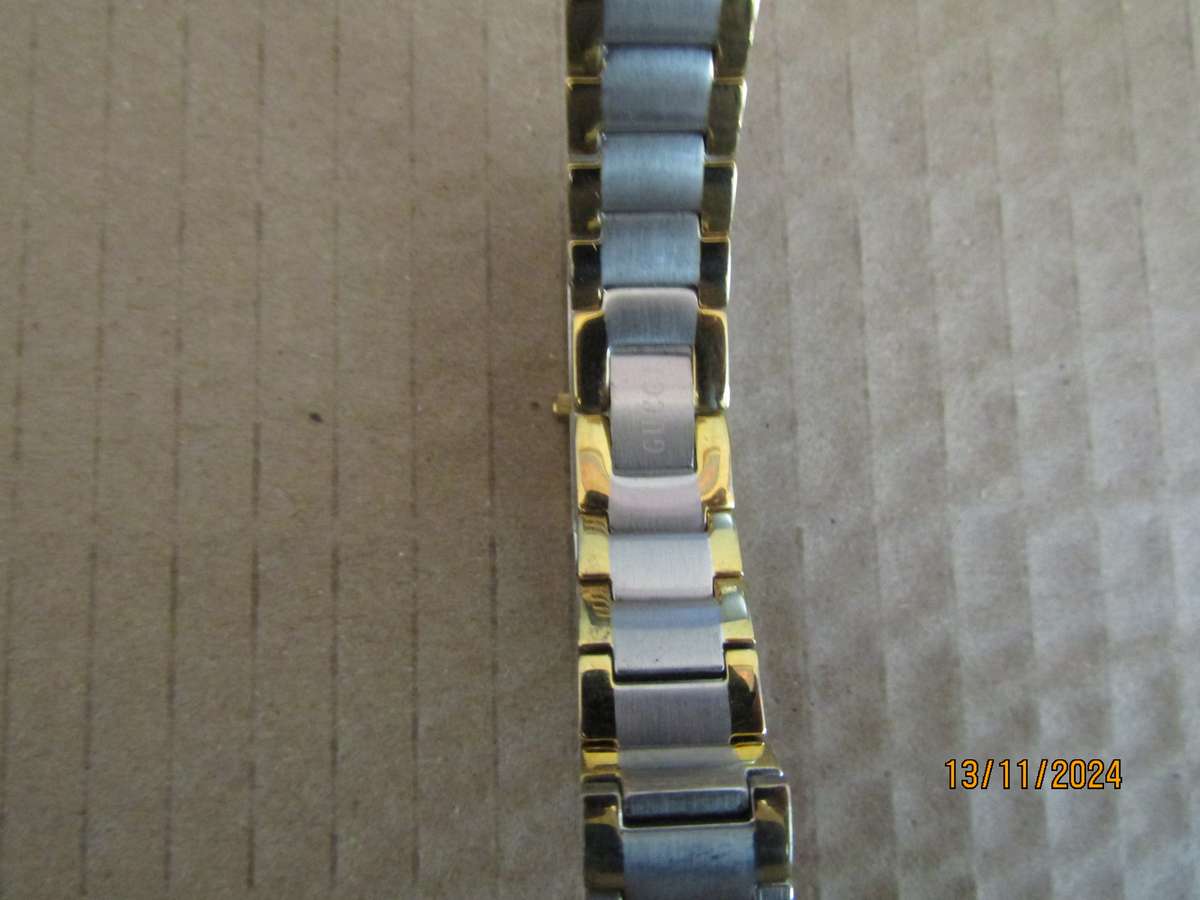 Gucci Women's Wrist Watch. New battery Works.