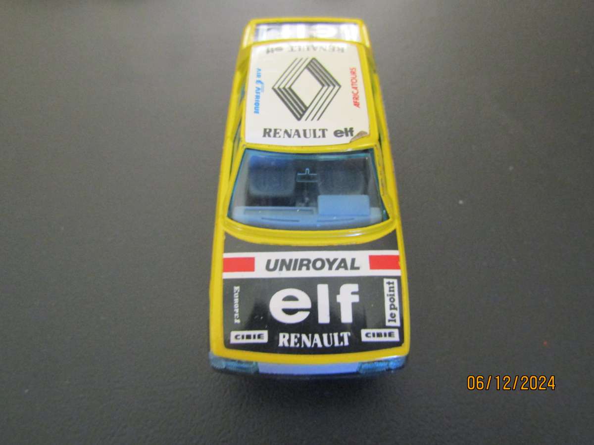 BBurago Renault 9 Die cast car