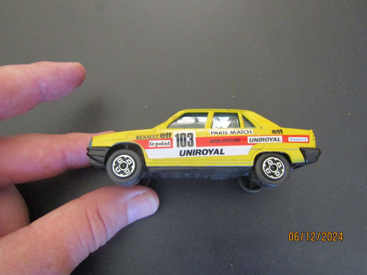 BBurago Renault 9 Die cast car