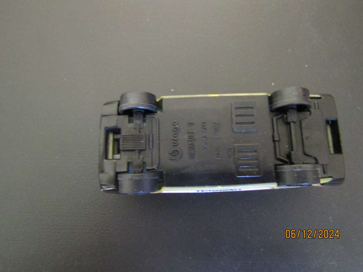 BBurago Renault 9 Die cast car