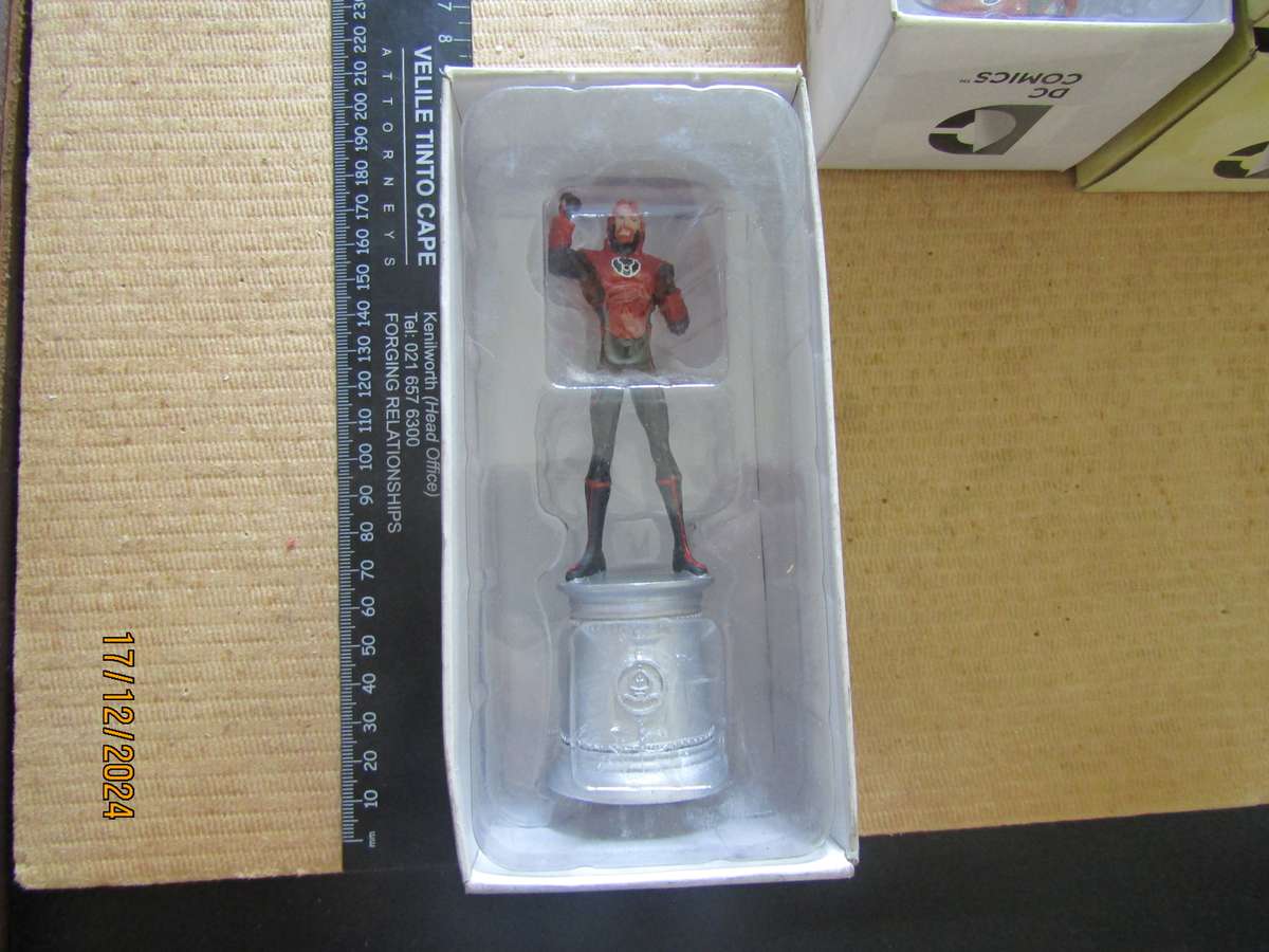 Large DC Comics Eaglemoss Chess Piece (Red  Robin)