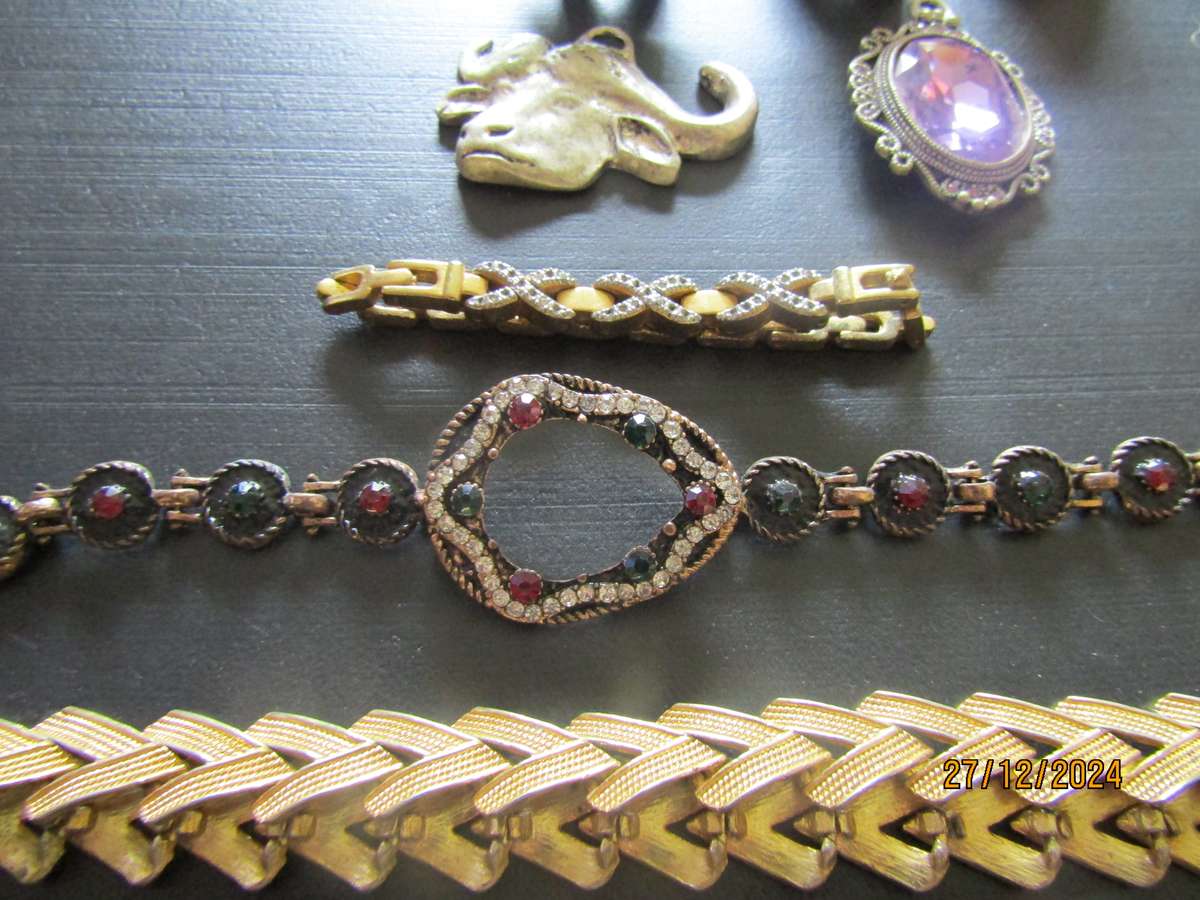 A Job Lot of Jewelery