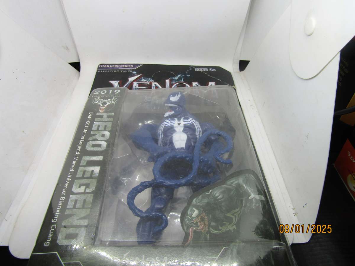 MIC Venom Articulated Figure with Light Eddie Brock Lo Y Exclusive New in Box.