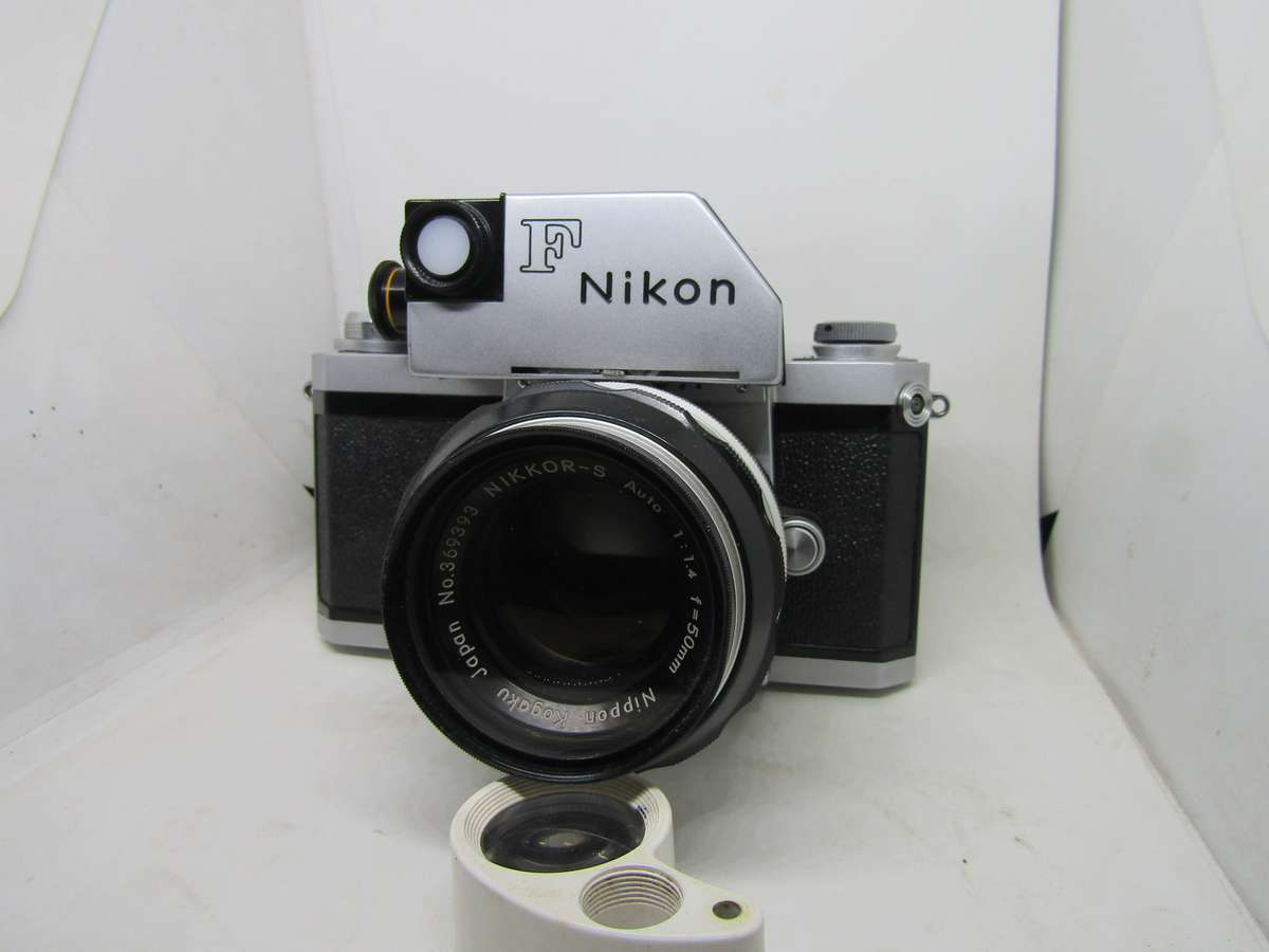 Chrome Nikon F 35mm film slr camera photomic meter nikkor-h 1:2 f50mm kogaku lens. Immaculate. Work
