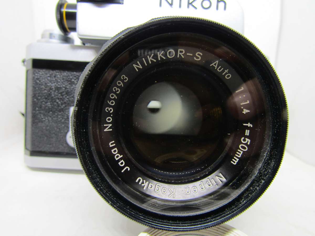 Chrome Nikon F 35mm film slr camera photomic meter nikkor-h 1:2 f50mm kogaku lens. Immaculate. Work