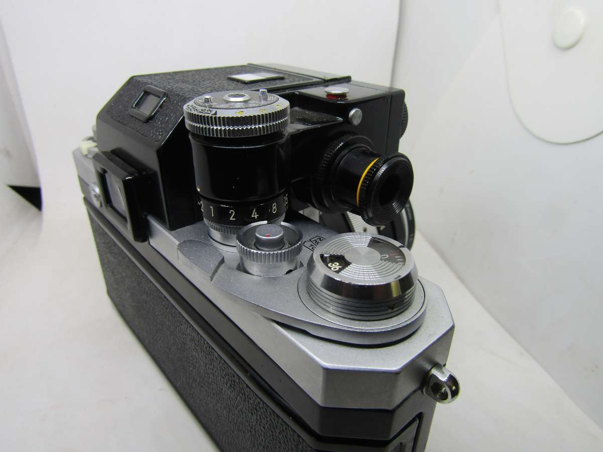 Chrome Nikon F 35mm film slr camera photomic meter nikkor-h 1:2 f50mm kogaku lens. Immaculate. Work
