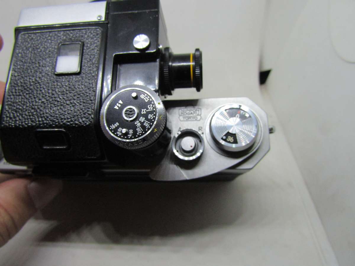 Chrome Nikon F 35mm film slr camera photomic meter nikkor-h 1:2 f50mm kogaku lens. Immaculate. Work