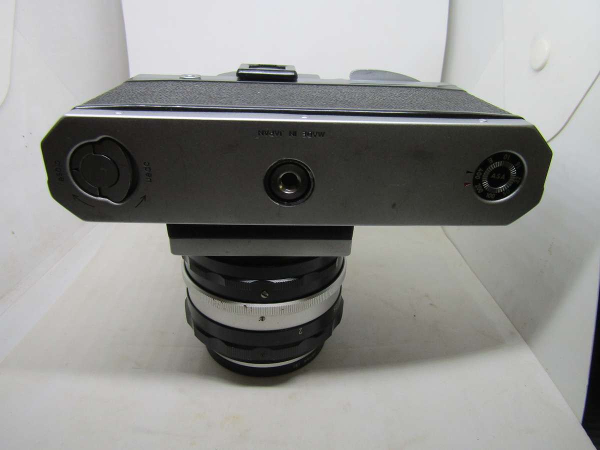 Chrome Nikon F 35mm film slr camera photomic meter nikkor-h 1:2 f50mm kogaku lens. Immaculate. Work