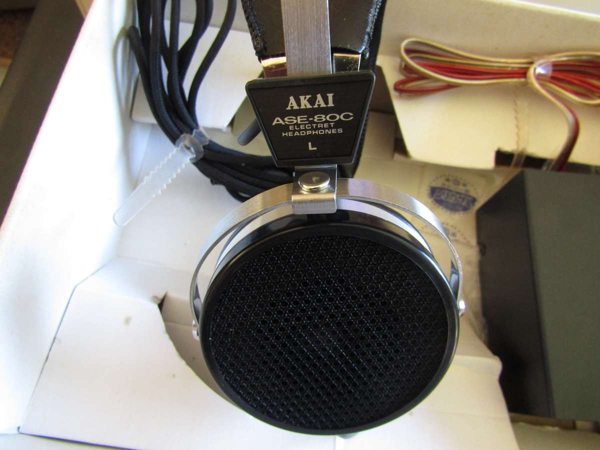 Superb Retro Akai ASE - 80C Electret Headphone Plus AD 80 Adaptor. NEW IN BOX