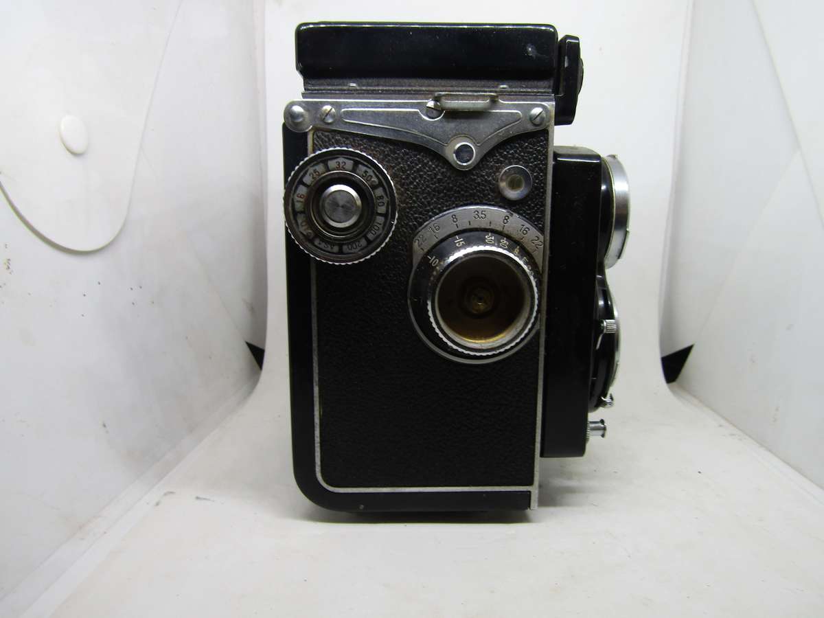 1955 Yashica - C Box Camera Untested. Very Clean Condition.