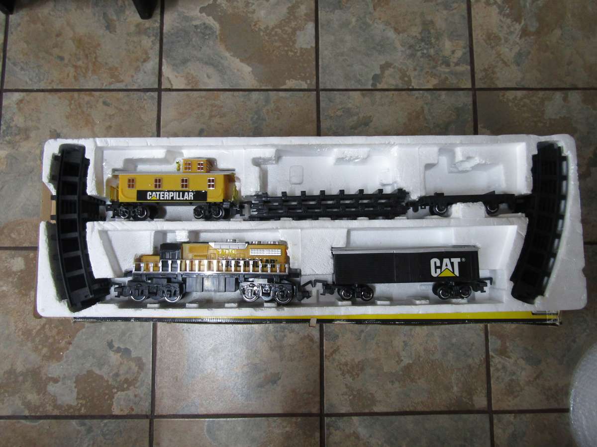 Original Caterpillar Trainset . Battery operated. See description.