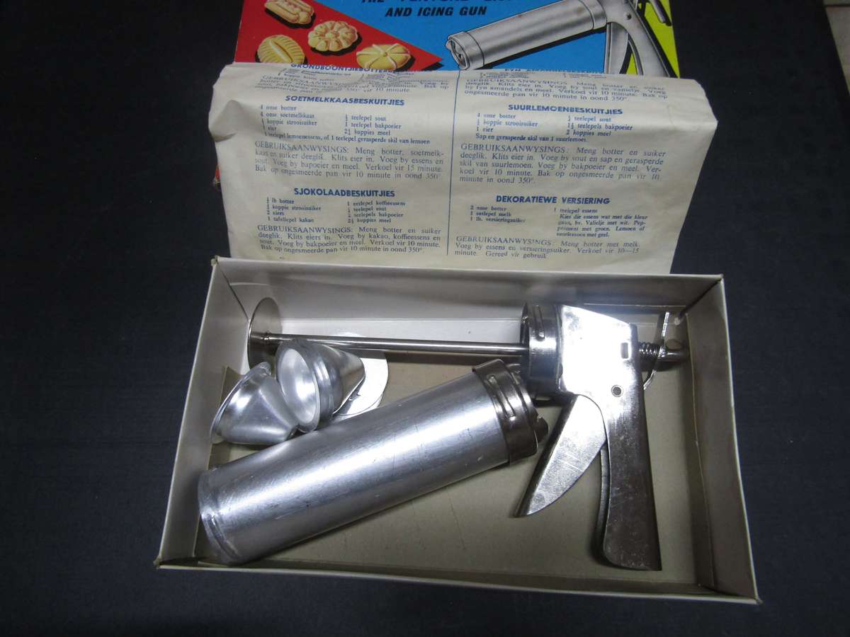 The Fentone Biscuit and Aluminum  Icing Gun with 6 shapes