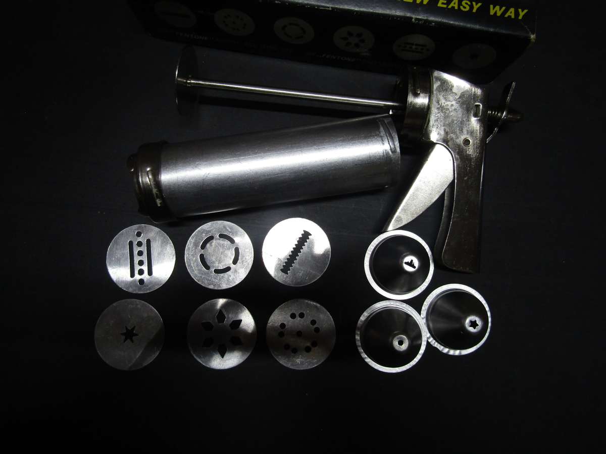 The Fentone Biscuit and Aluminum  Icing Gun with 6 shapes