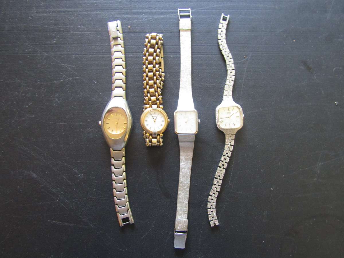 4 1980 Seiko Women's wrist watches. Spares or Restoration